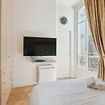 Le Luxe A La Francaise